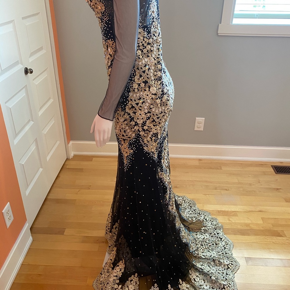 Prom dress - Picture 2 of 6